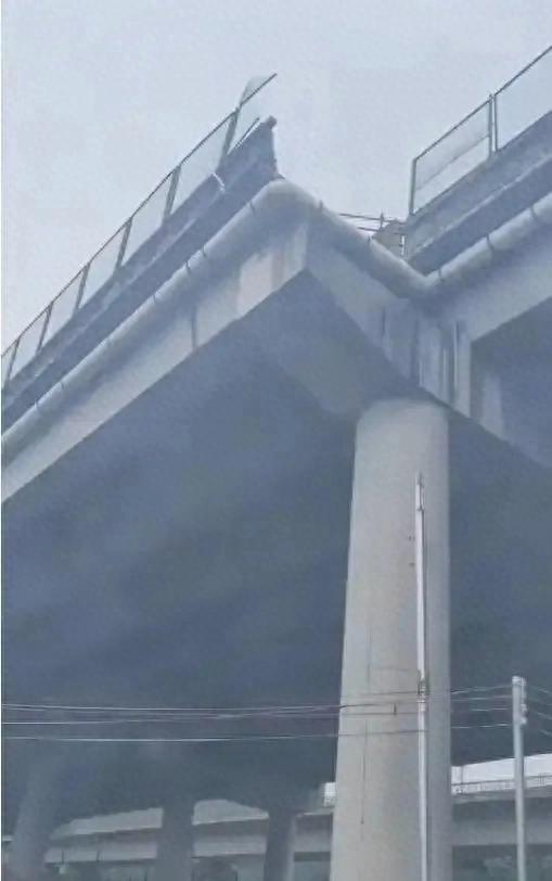 难者身份披露!死者家属:已处理完毕麻将胡了最新!东莞小车高架坠桥遇(图4) 难者身份披露!死者家属:已处理完毕麻将胡了最新!东莞小车高架坠桥遇(图4)